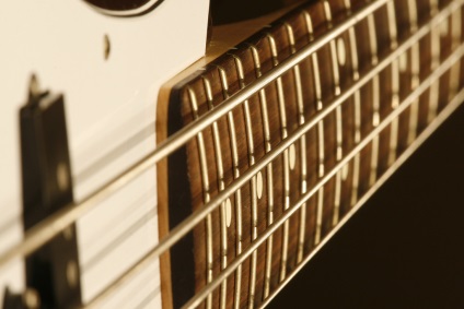 Grosimea unui șir pentru o chitară, vânzarea de instrumente muzicale