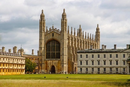 Háromlábú macska lett a kabalája, a University of Cambridge könyvtár és enyhíti a stresszt a tanulók -