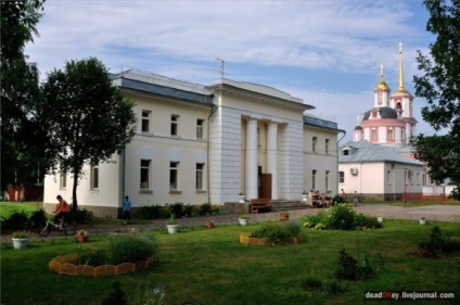 Almazovo Manor