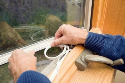 Izolație pentru ferestre auto-adeziv și spuma de cauciuc, banda si etansant - cu atât mai bine să se izoleze