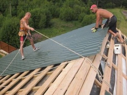 Aveți un acoperiș care curge cum să găsiți și să remediați această problemă