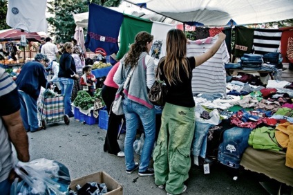 Flea és az élelmiszer-piacok Antalya központjában, a Lara és sharampole