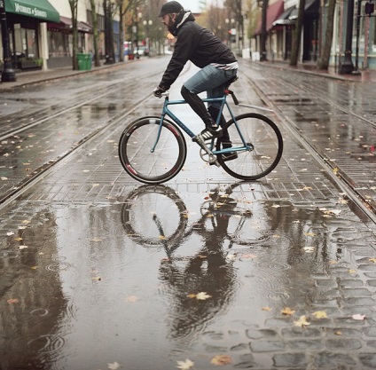 9 Sfaturi pentru călătoria cu bicicleta în ploaie