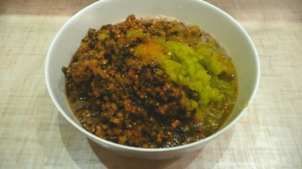 Caviar de vinete printr-un măcinător de carne