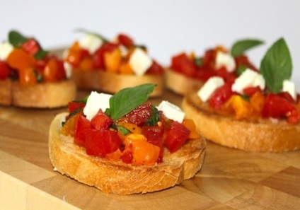 Bruschetta cu reteta de brânză de roșii și feta cu fotografie cu pas