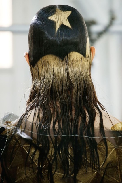 Viitorul este alături de un make-up futurist pe maison margiela show, vogue ukraine