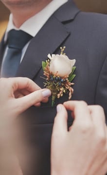 Boutonniere a vőlegény fotók és tervezési ötletek