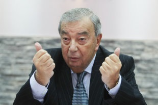 Danelia Primakov, cu echipa sa, a scos țara din groapă - ziarul rus