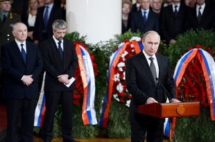 Danelia Primakov, cu echipa sa, a scos țara din groapă - ziarul rus