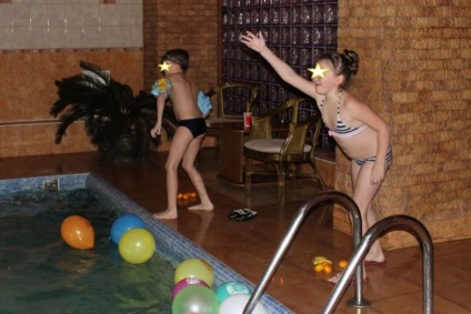 Ziua de naștere a copilului în concursurile piscinei, mamare - o pătuț pentru părinți