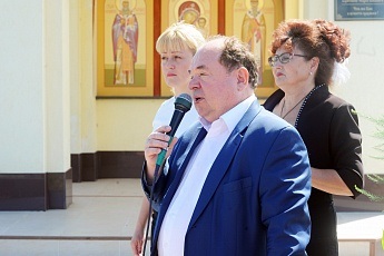 Ziua de naștere în cimitir a deschis un monument pentru un deputat Vyacheslav Rosa, și a fost numit 16 iulie sărbătoare