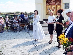Ziua de naștere în cimitir a deschis un monument pentru un deputat Vyacheslav Rosa, și a fost numit 16 iulie sărbătoare