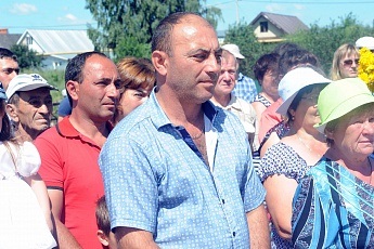 Ziua de naștere în cimitir a deschis un monument unui deputat Vyacheslav Rosa, și a fost numit 16 iulie vacanță