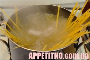 Fettuccine cu pui și slănină - apetisante rețete culinare