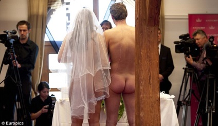 Nunta goala este interesanta!