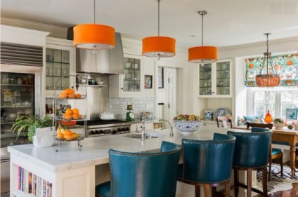 Perdele ideale pentru ideile de fotografie din bucătăria portocalie a interiorului și a ferestrelor