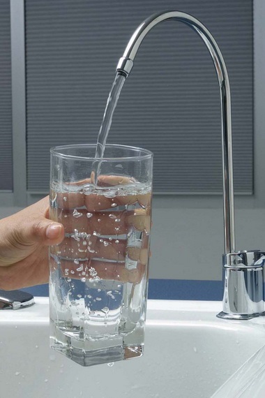 Cum și ce să-ți sting setea pentru ce apă poți bea mort și în viață