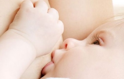Cum să hrăniți un nou-născut cu lapte matern