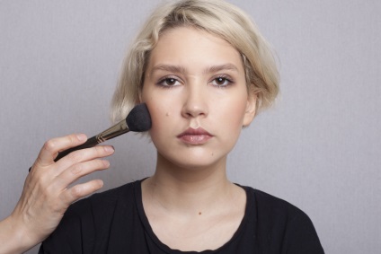 Hogyan lehet egyszerűen megváltoztatni a napi make-up az esti oktatás, kozmetikus bennfentes