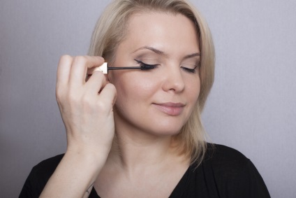 Hogyan lehet egyszerűen megváltoztatni a napi make-up az esti oktatás, kozmetikus bennfentes