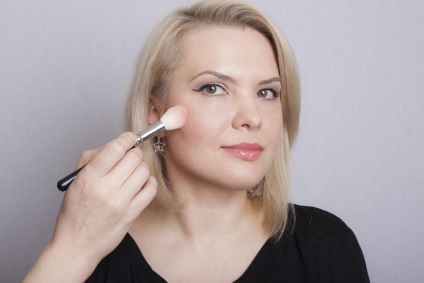 Hogyan lehet egyszerűen megváltoztatni a napi make-up az esti oktatás, kozmetikus bennfentes