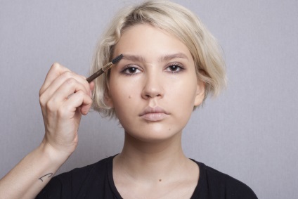 Hogyan lehet egyszerűen megváltoztatni a napi make-up az esti oktatás, kozmetikus bennfentes