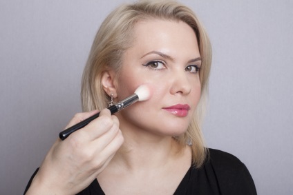 Hogyan lehet egyszerűen megváltoztatni a napi make-up az esti oktatás, kozmetikus bennfentes