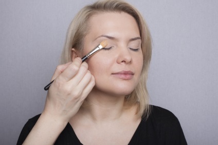 Hogyan lehet egyszerűen megváltoztatni a napi make-up az esti oktatás, kozmetikus bennfentes