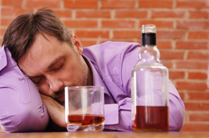 Cum să dezactivați soțul să bea alcoolice și remedii folclorice, tratamentul alcoolismului