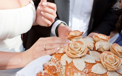 Caravai pentru nuntă și o masă de bufet dulce pentru aniversarea nunții