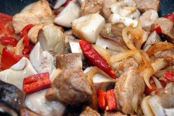 Kavarma - sült sült hús és a gomba bolgár