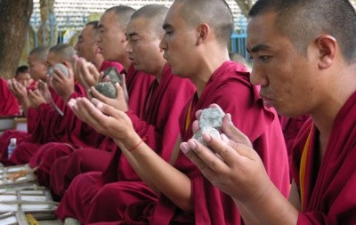 Mantrele călugărilor tibetani cum să asculte corect