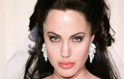 Model, spion, care are 9 filme cu Angelina Jolie