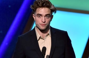 Mireasa lui Robert Pattinson luptă cu kristen stewart - știri ale stelelor - începerea taliei de 27 de ani