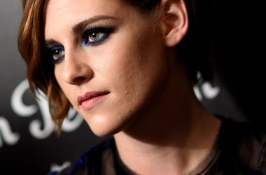 Mireasa lui Robert Pattinson se luptă cu kristen stewart - știri ale stelelor - începerea taliei de 27 de ani