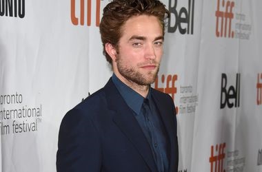 Mireasa lui Robert Pattinson se luptă cu kristen stewart - știri ale stelelor - începerea taliei de 27 de ani