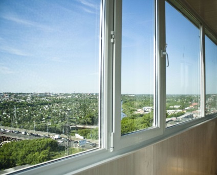 Vitrare balcoane și loggii prețurile ekaterinburg, glazurate cu ferestre din plastic inexpensiv