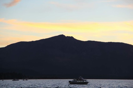 Lacul Tahoe din SUA - centrul de turism stațiune în munții din California, lac tahoe