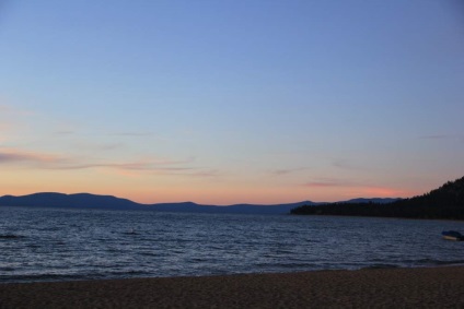 Lacul Tahoe din SUA - centrul de turism stațiune în munții din California, lac tahoe