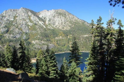 Lacul Tahoe din SUA - centrul de turism stațiune în munții din California, lac tahoe