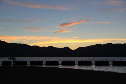 Lacul Tahoe din SUA - centrul de turism stațiune în munții din California, lac tahoe