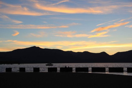 Lacul Tahoe din SUA - centrul de turism stațiune în munții din California, lac tahoe