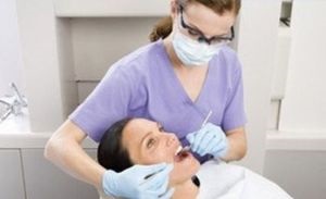 Periostotomie (deschiderea unui abces) - centrul de îngrijire a denturii pentru medicina estetică