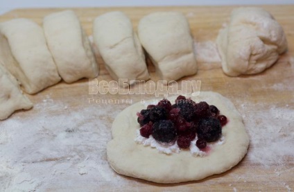 Pite bogyókkal a sütőbe áfonyával és vörös áfonya, lépésről lépésre recept fotók, minden étkezés