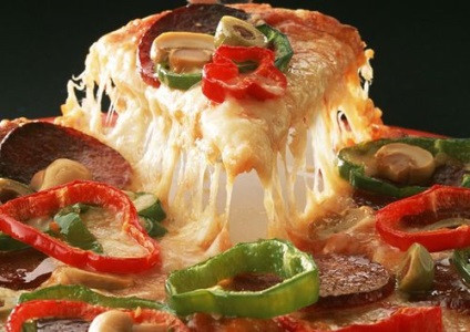 Pizza în cuptorul cu microunde rețetă cum să gătești cu o fotografie