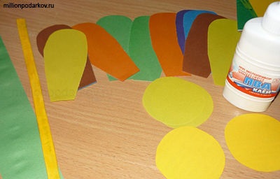 Aranjament de hârtie colorată 