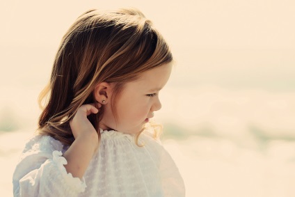 Pierce urechile copilului unde și când cerceii pentru fata mai bine
