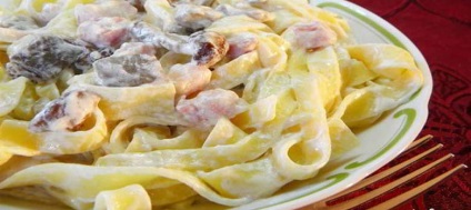 Rețetă pentru fettuccine cu șuncă în sos cremos