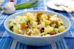 Rețetă de salată de la varză cu cartofi și ciuperci, recept