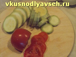 Recept Sült cukkini paradicsommal és sajttal, tejszínes mártással, egy lépésről lépésre recept fotók